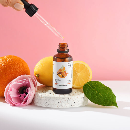 Witamina K2MK7 krople (30ml) Składniki aktywne w dziennej porcji	6 kropli	RWS Witamina K	90 µg	120% Witamina D3 FORTE (2000IU) MCT-Oil krople (50ml) Składniki aktywne w dziennej porcji	1 kropla	RWS Witamina D	50 µg (2000 IU)	1000%
